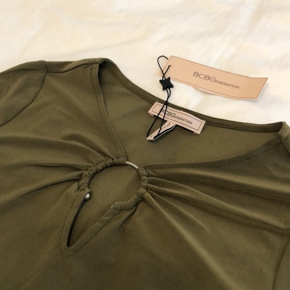 NWT BCBGeneration green keyhole long sleeve crop top. Size XXS. - Picture 3 of 9